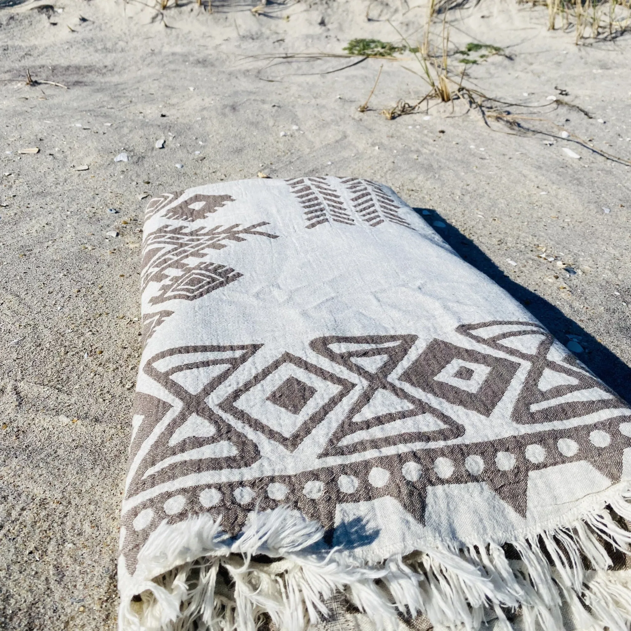 GREY AND WHITE AIYARA REVERSIBLE BEACH BLANKET