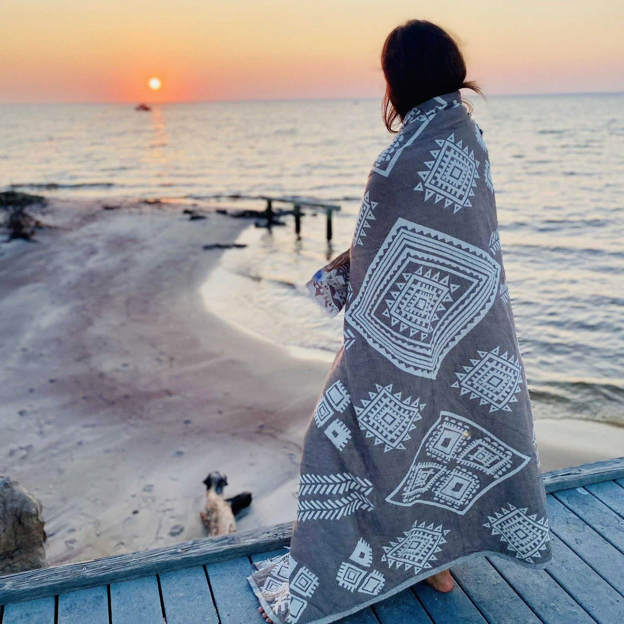 GREY AND WHITE AIYARA REVERSIBLE BEACH BLANKET