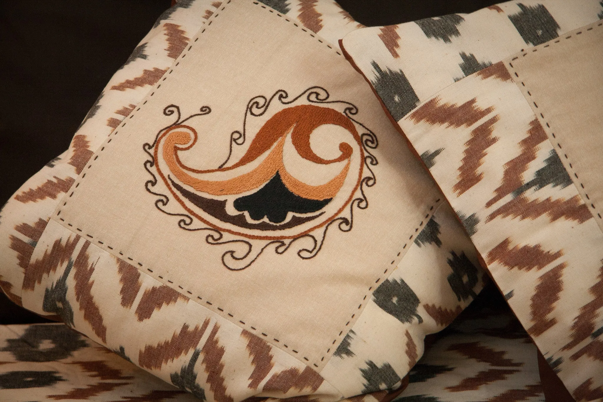 Ikat & Suzani Bedspread Set, Hand Embroidered "Qalanfur" (Pepper)