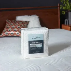 New - Tempur-Pedic King Cool Luxury Mattress Protector